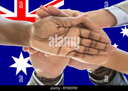 Australien Flagge, Integration einer multikulturellen Gruppe junger Menschen Stockfoto