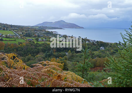 Riesen Gräber zu Fuß Largymore mit Blick über Whiting Bay Stockfoto