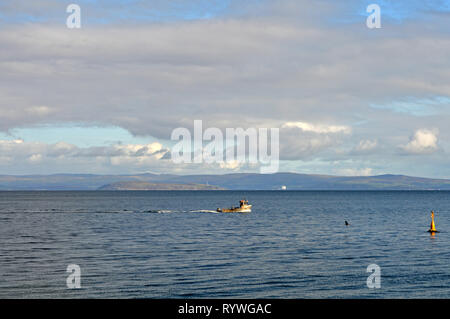 Fischerboot an der Küste von Corrie Isle of Arran Stockfoto