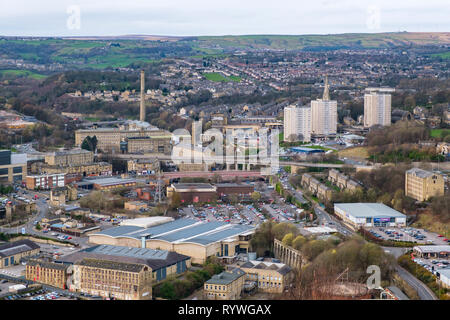 Halifax und Dean Clough Mills, gesehen von Beacon Hill, Calderdale, West Yorkshire, Stockfoto