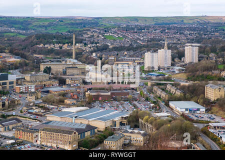 Halifax und Dean Clough Mills, gesehen von Beacon Hill, Calderdale, West Yorkshire, Stockfoto