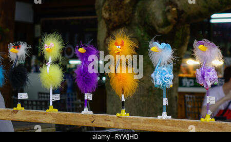 Nami, Südkorea - Feb 6, 2015. Vogel Spielzeug stehen auf der Linie an den Souvenirshop auf der Insel Nami. Namiseom ist einer der attraktivsten touristischen destinatio Stockfoto