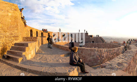 Ankara/Turkey-March 09 2019: Personen, die Oben auf der Burg von Ankara Stockfoto