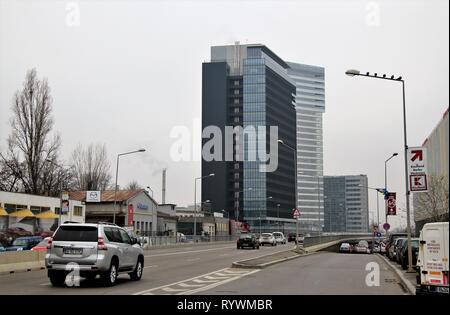 Bukarest, Rumänien - November 25, 2016: hohe Gebäude, in der Nähe von Pipera Brücke, in Pipera, einem der Bezirke mit der schnellste wirtschaftliche Entwicklung Stockfoto