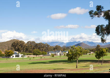 Malerische Landschaft Blick auf die Grüns und Fairways des Robertson Golfplatz, Silwerstrand Golf Estate, Breede River Valley, Western Cape, Südafrika Afr Stockfoto