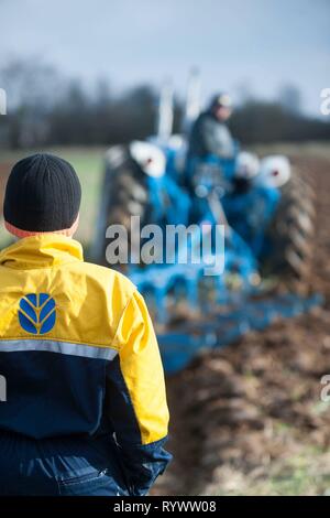 New Holland Traktor seine traditionelle Branding Stockfoto