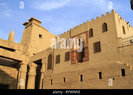 Abu El-Haggag Moschee, Nachmittag Foto von der Wand ab dem Tempel von Luxor, Luxor, Oberägypten, Naher Osten gesehen Stockfoto