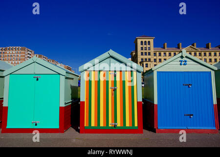 Strandhütten, Hove, East Sussex, England. Stockfoto