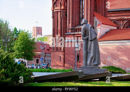 Vilnius, Litauen - 4. Mai 2018: Werk von Mickiewicz in der St. Anna Kirche in der Altstadt von Vilnius in Litauen. Stockfoto
