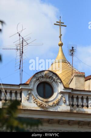 Bukarest, Rumänien - 23. August 2018: Alte Gebäude in einem fortgeschrittenen Abbau Zustand auf doamnei Straße in der Innenstadt von Bukarest. Stockfoto