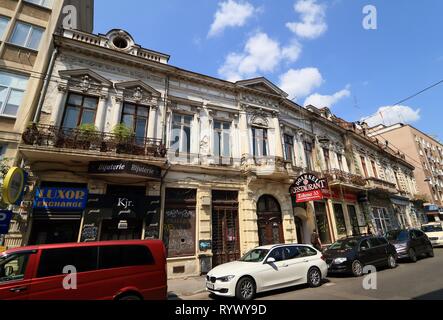 Bukarest, Rumänien - 23. August 2018: Alte Gebäude in einem fortgeschrittenen Abbau Zustand auf doamnei Straße in der Innenstadt von Bukarest. Stockfoto