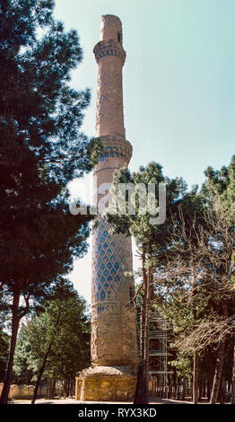 Herat, Afghanistan. Eine der fünf überlebenden Musalla Minarette, im Jahre 1417 von Königin Gawhar Shad gebaut. Die ursprüngliche Moschee mit zwanzig Minarette wurde weitgehend durch die Briten im Jahre 1885 zerstört (dieses Foto 1977) Stockfoto
