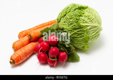 Karotten, Radieschen, und Wirsing Stockfoto