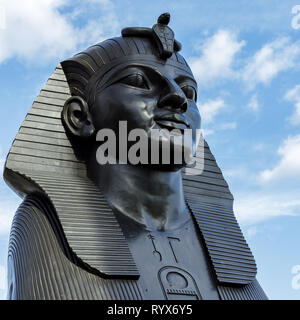 LONDON, Großbritannien - 11. März: Die Sphinx auf dem Damm in London am 11. März 2019 Stockfoto