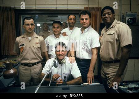 BRUNO KIRBY, Robin Williams, ROBERT WUHL, Forest Whitaker, GOOD MORNING VIETNAM, 1987 Stockfoto