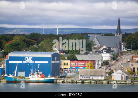 North Sydney, Nova Scotia, Kanada - Oktober 10, 2018: Blick auf die Stadt in der Nähe des Fährhafen während ein trüber Herbsttag. Stockfoto