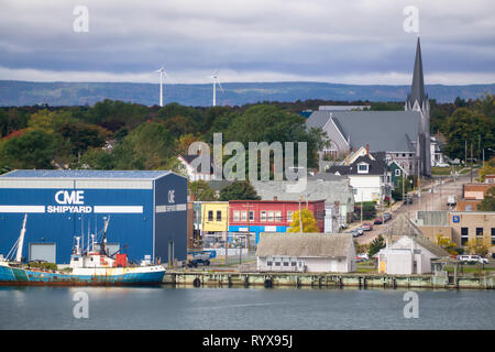 North Sydney, Nova Scotia, Kanada - Oktober 10, 2018: Blick auf die Stadt in der Nähe des Fährhafen während ein trüber Herbsttag. Stockfoto