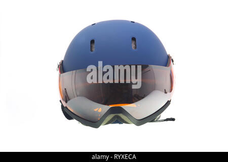 Schützende blaue Ski Helm mit Schnee Brille. Stockfoto