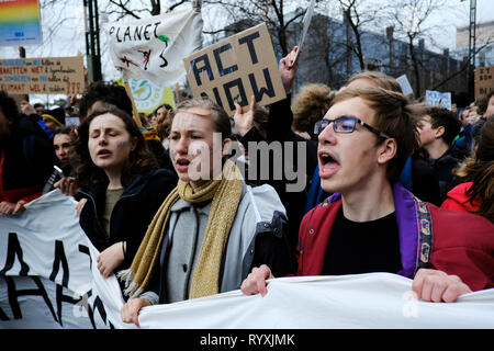 Brüssel, Belgien. 15 Mär, 2015. Demonstranten nehmen an einem Protest gegen den Klimawandel in Brüssel, Belgien am 15.03.2015. Credit: ALEXANDROS MICHAILIDIS/Alamy leben Nachrichten Stockfoto