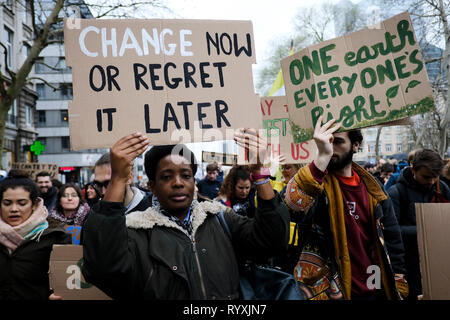 Brüssel, Belgien. 15 Mär, 2015. Demonstranten nehmen an einem Protest gegen den Klimawandel in Brüssel, Belgien am 15.03.2015. Credit: ALEXANDROS MICHAILIDIS/Alamy leben Nachrichten Stockfoto