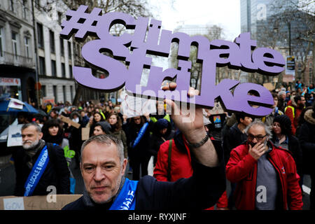 Brüssel, Belgien. 15 Mär, 2015. Demonstranten nehmen an einem Protest gegen den Klimawandel in Brüssel, Belgien am 15.03.2015. Credit: ALEXANDROS MICHAILIDIS/Alamy leben Nachrichten Stockfoto