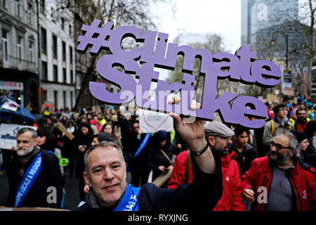 Brüssel, Belgien. 15 Mär, 2015. Demonstranten nehmen an einem Protest gegen den Klimawandel in Brüssel, Belgien am 15.03.2015. Credit: ALEXANDROS MICHAILIDIS/Alamy leben Nachrichten Stockfoto