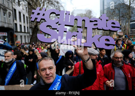 Brüssel, Belgien. 15 Mär, 2015. Demonstranten nehmen an einem Protest gegen den Klimawandel in Brüssel, Belgien am 15.03.2015. Credit: ALEXANDROS MICHAILIDIS/Alamy leben Nachrichten Stockfoto
