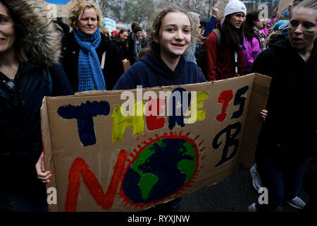 Brüssel, Belgien. 15 Mär, 2015. Demonstranten nehmen an einem Protest gegen den Klimawandel in Brüssel, Belgien am 15.03.2015. Credit: ALEXANDROS MICHAILIDIS/Alamy leben Nachrichten Stockfoto