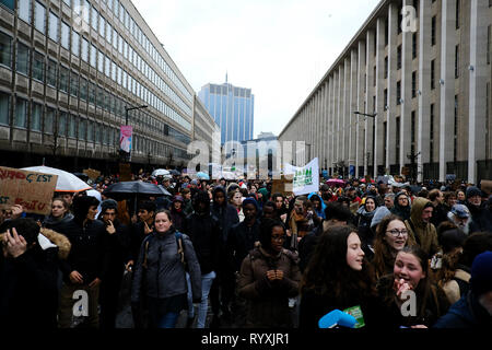Brüssel, Belgien. 15 Mär, 2015. Demonstranten nehmen an einem Protest gegen den Klimawandel in Brüssel, Belgien am 15.03.2015. Credit: ALEXANDROS MICHAILIDIS/Alamy leben Nachrichten Stockfoto