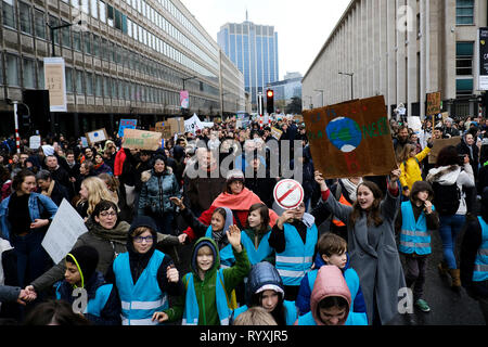 Brüssel, Belgien. 15 Mär, 2015. Demonstranten nehmen an einem Protest gegen den Klimawandel in Brüssel, Belgien am 15.03.2015. Credit: ALEXANDROS MICHAILIDIS/Alamy leben Nachrichten Stockfoto