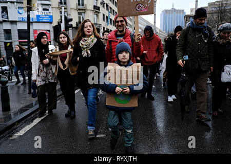 Brüssel, Belgien. 15 Mär, 2015. Demonstranten nehmen an einem Protest gegen den Klimawandel in Brüssel, Belgien am 15.03.2015. Credit: ALEXANDROS MICHAILIDIS/Alamy leben Nachrichten Stockfoto