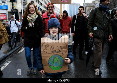 Brüssel, Belgien. 15 Mär, 2015. Demonstranten nehmen an einem Protest gegen den Klimawandel in Brüssel, Belgien am 15.03.2015. Credit: ALEXANDROS MICHAILIDIS/Alamy leben Nachrichten Stockfoto