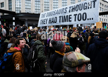 Brüssel, Belgien. 15 Mär, 2015. Demonstranten nehmen an einem Protest gegen den Klimawandel in Brüssel, Belgien am 15.03.2015. Credit: ALEXANDROS MICHAILIDIS/Alamy leben Nachrichten Stockfoto