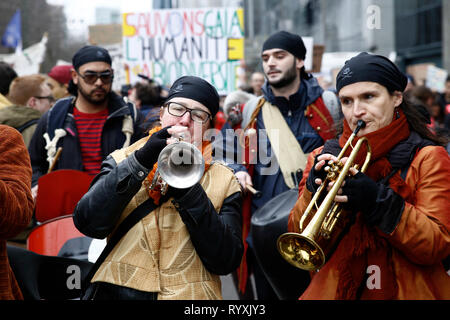 Brüssel, Belgien. 15 Mär, 2015. Demonstranten nehmen an einem Protest gegen den Klimawandel in Brüssel, Belgien am 15.03.2015. Credit: ALEXANDROS MICHAILIDIS/Alamy leben Nachrichten Stockfoto