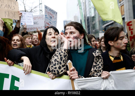 Brüssel, Belgien. 15 Mär, 2015. Demonstranten nehmen an einem Protest gegen den Klimawandel in Brüssel, Belgien am 15.03.2015. Credit: ALEXANDROS MICHAILIDIS/Alamy leben Nachrichten Stockfoto