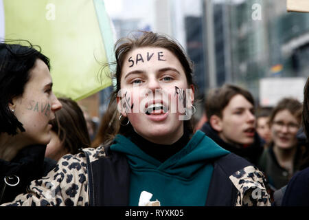 Brüssel, Belgien. 15 Mär, 2015. Demonstranten nehmen an einem Protest gegen den Klimawandel in Brüssel, Belgien am 15.03.2015. Credit: ALEXANDROS MICHAILIDIS/Alamy leben Nachrichten Stockfoto