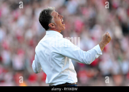 Prag, Tschechische Republik. 28 Mai, 2017. Trainer von Slavia Praha Jaroslav Silhavy Feiern nach dem Gewinn der Tschechischen erste Liga 2016-2017. Slavia Praha tschechische Fußball-Meister von 2016-2017 am Samstag, den 27. Mai 2017 in Prag, als sie in der letzten Runde FC Brno 4:0 schlagen. Credit: Slavek Ruta/ZUMA Draht/Alamy leben Nachrichten Stockfoto