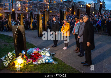 London, Vereinigtes Königreich. 15 Mär, 2019. Eine Mahnwache für die Christchurch Moschee Terroranschläge erfolgt auf der Neuseeland Kriegerdenkmal am Hyde Park Corner. Credit: Peter Manning/Alamy leben Nachrichten Stockfoto