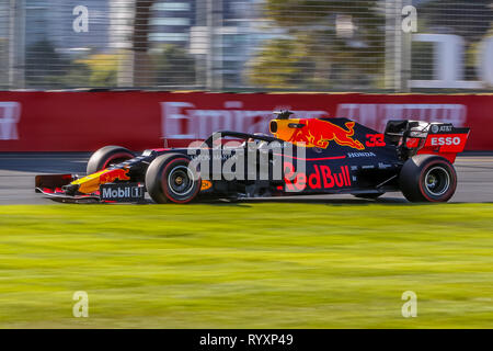 Melbourne, Victoria, Australien. 15 Mär, 2019. FIA-Formel-1-Weltmeisterschaft 2019 - Formel Eins Rolex Grand Prix von Australien - Freies Training 2 - Nr. 33 Max Verstappen (Niederlande) für Aston Martin Racing Red Bull Racing Team fährt sein Red Bull Racing Honda RB 15. Credit: Brett Keating/Alamy leben Nachrichten Stockfoto