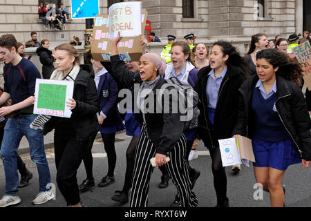 London, UK, 15. März 2019 Freitag für Futures Klimawandel Protest von jungen Menschen. Stockfoto