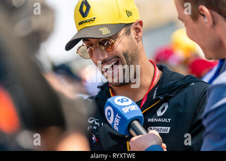 MELBOURNE, Australien - März 16: Daniel Ricciardo 3 Fahren für Renault F1 Team in Melbourne zu Fuß mit den Fans während des Formel 1 Grand Prix von Australien 2019 Rolex am Albert Park Lake, Australien am 16. März 2019. Stockfoto