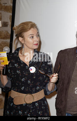 Paris, Frankreich. 15 Mär, 2019. Valérie Trierweiler nimmt im Don' Aktionen Nationale zeichnen an der Secours Populaire Français in Paris am 15. März 2019. Quelle: Bernard Menigault/Alamy leben Nachrichten Stockfoto