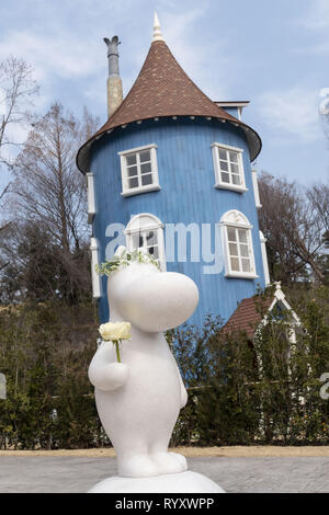 Saitama, Japan. 16 Mär, 2019. Die neuen Moominvalley Theme Park öffnet sich der Öffentlichkeit in Saitama. Der neue Themenpark in der British-Finnish animierte Familie Drama Serie Moominvalley inspiriert eröffnet heute (16. März) in der Stadt von Hanno, Saitama, in der Nähe von Tokio. Credit: Rodrigo Reyes Marin/ZUMA Draht/Alamy leben Nachrichten Stockfoto