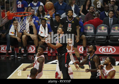 Los Angeles, Kalifornien, USA. 15 Mär, 2019. Los Angeles Clippers Garrett Tempel (17) schießt während eines NBA Basketball Spiel zwischen Los Angeles Clippers und die Chicago Bulls Freitag, März 15, 2019, in Los Angeles. Die Scherer gewann 128-121. Credit: Ringo Chiu/ZUMA Draht/Alamy leben Nachrichten Stockfoto