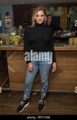 Laura Kran und Tristan Phipps besuchen Begriff Magazin x Zubrowka listening Party im H Club mit Rapper Kelvyn Colt mit: Laura Kran Wo: London, Vereinigtes Königreich, wenn: 12 Feb 2019 Credit: Phil Lewis/WENN.com Stockfoto