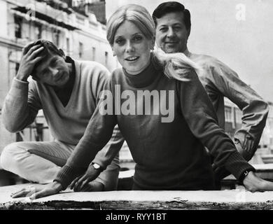 Catherine Deneuve, mit Regisseur Roman Polanski (links) und Produzent Eugene Gutowski, (1964) in der Stadt zu Film, 'Ekel' Datei Referenz # 33751 884 THA Stockfoto