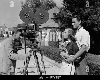 Errol Flynn und seine erste Frau, die französische Schauspielerin Lili Damita. Sie wurden von 1935-1942 verheiratet, ca. (1935) Datei Referenz # 33751 900 THA Stockfoto