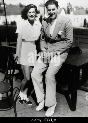 Errol Flynn und seine erste Frau, die französische Schauspielerin Lili Damita. Sie wurden von 1935-1942 verheiratet, ca. (1942) Datei Referenz # 33751 911 THA Stockfoto