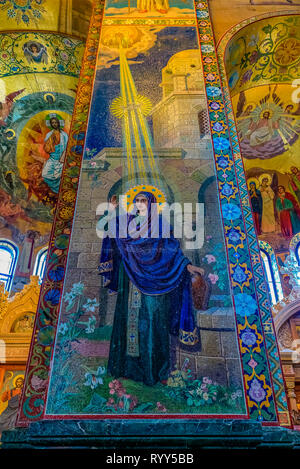 Sankt Petersburg, Russland - 9. September 2017: reich verzierte Interieur und bunte Mosaik Symbole der Kirche des Erlösers auf Blut oder die Kathedrale von R Stockfoto