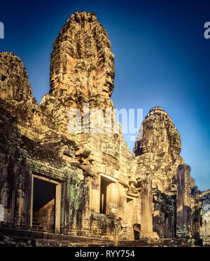 Bayon Tempel in Angkor Thom am Morgen Zeit. Siem Reap. Kambodscha. Panorama Stockfoto